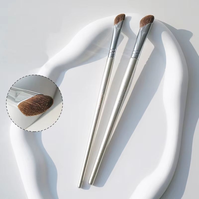 Karsyngirl Flat Angled Nose Contour Brush – Natural Hair Angled Makeup Brush for Nose Sculpting and Shadow Blending