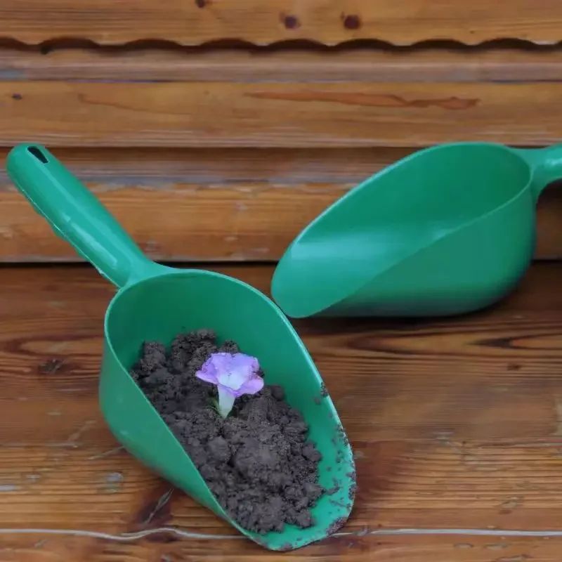 Getter LargeCapacity Gutter Scoop  HeavyDuty Gutter Cleaning Shovel  Leaf Debris Removal Tool 3