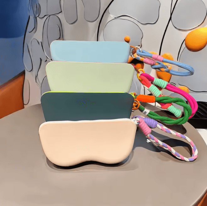 Silicone Zipper Eyeglass Case 1