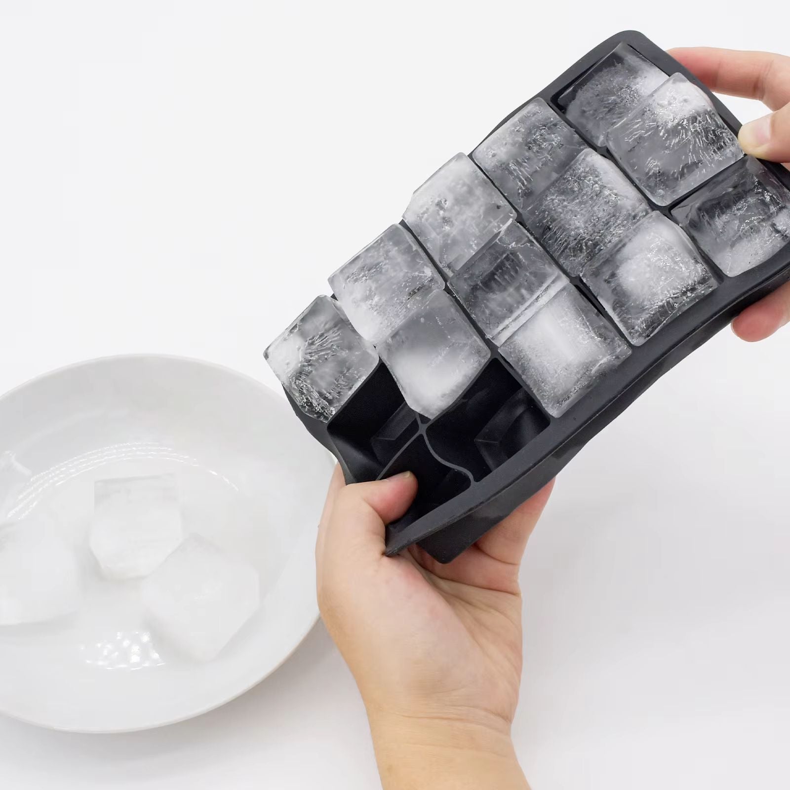 15Grid Silicone Ice Cube Mold With Lid  Reusable Ice Block Tray For Drinks  DIY Ice 4