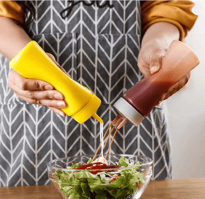 Squeezable Sauce Bottle With Nozzles 1
