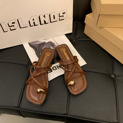 Comfortable Lightweight Women's Cross Strap Slide Sandals with Toe Loop Beach Shoes and Casual Solid Color Design