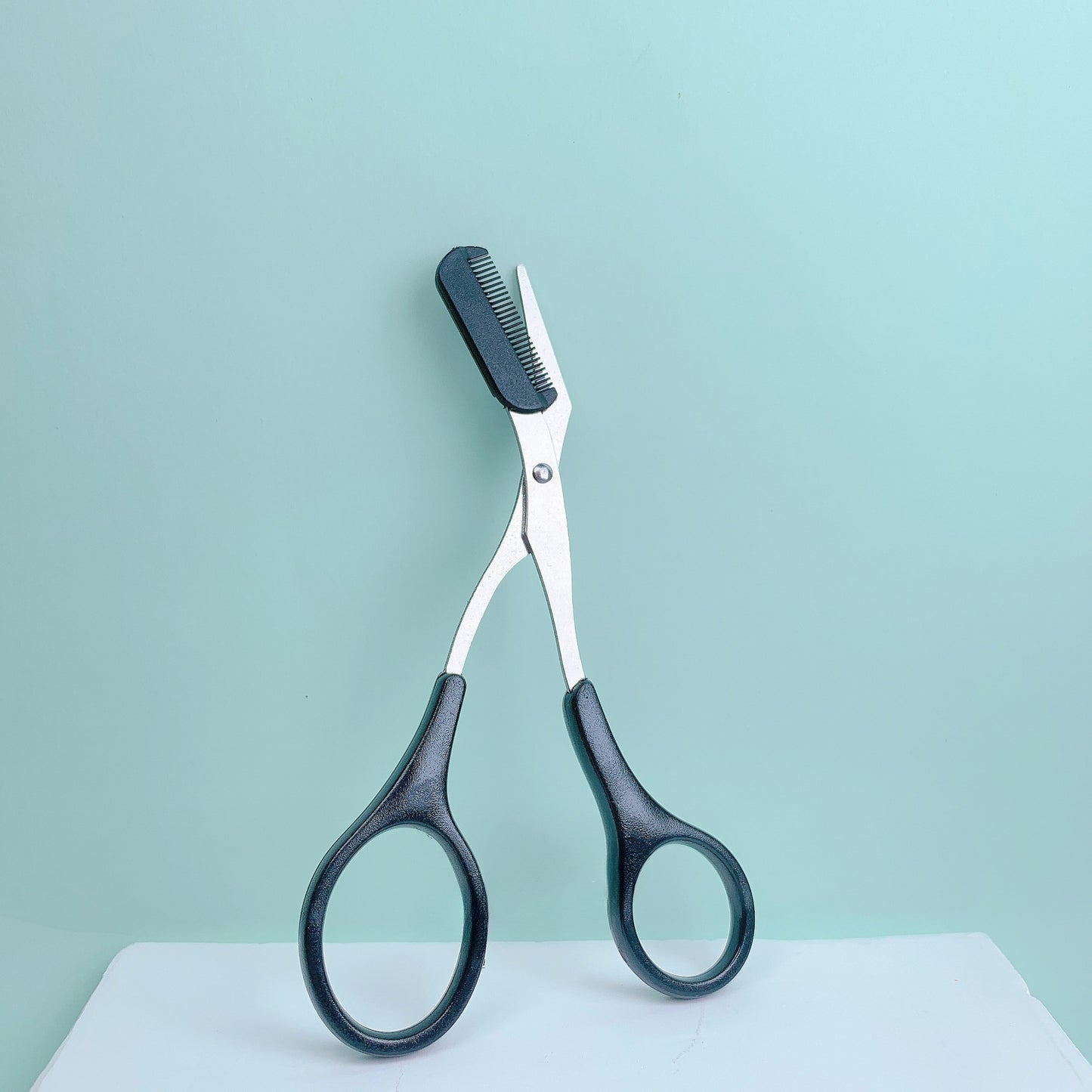 Stainless steel pink eyebrow trimming scissors with built-in comb for precise grooming and perfect eyebrows