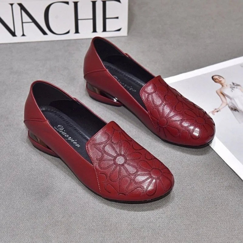 Womens Comfortable Embroidered Cowhide Low Heel Shoes Pure Leather Soft Leather New Style Spring Au 3