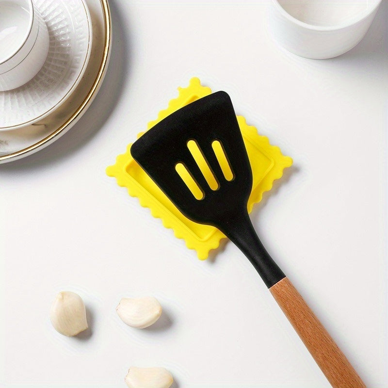 Heat Insulating Cartoon Biscuit-Shaped Spoon Rest, Anti-Scalding Silicone Mat for Kitchens
