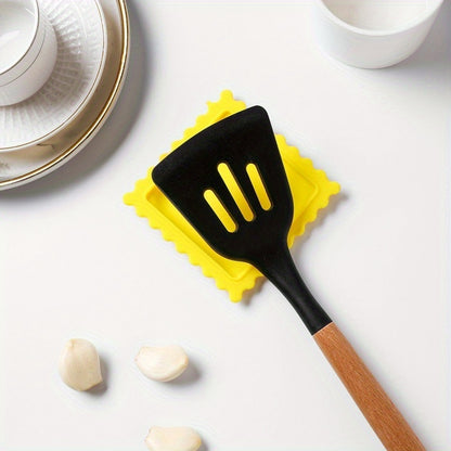 Heat Insulating Cartoon Biscuit-Shaped Spoon Rest, Anti-Scalding Silicone Mat for Kitchens