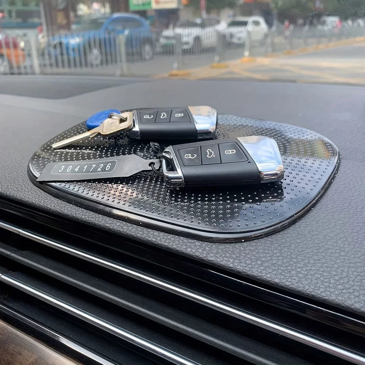 Sticky Dash Pad, Silicone Car Non-Slip Mat, Anti-Slip Mobile Holder, Dashboard Adhesive, Black