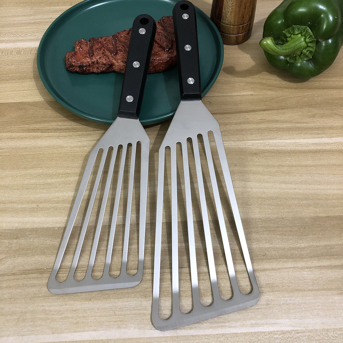 Household Frying Spatula, Stainless Steel Fish Spatula, Steak Turner with Drainage Holes, Kitchen Tool