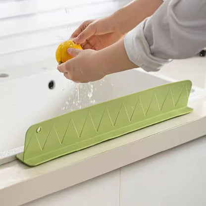 Splash Guard With Suction Cup Silicone Sink Baffle For Pool Water Protection 3