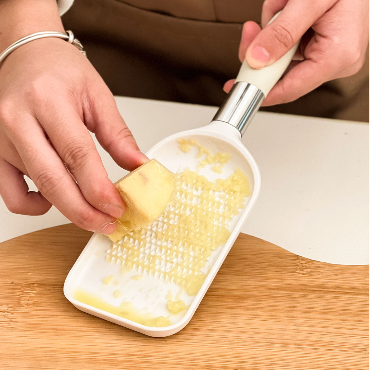 Garlic Masher, Handheld Chopper Kitchen Tool, Ginger Grater, Fruit Vegetable Grinding, Multi Functional Manual Ginger