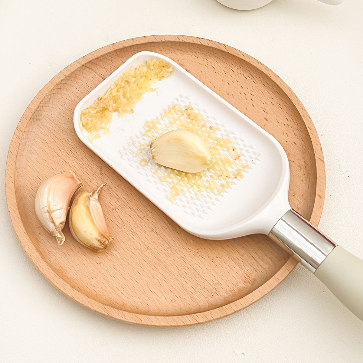 Garlic Masher Handheld Chopper Kitchen Tool Ginger Grater Fruit Vegetable Grinding Multi Functional 1
