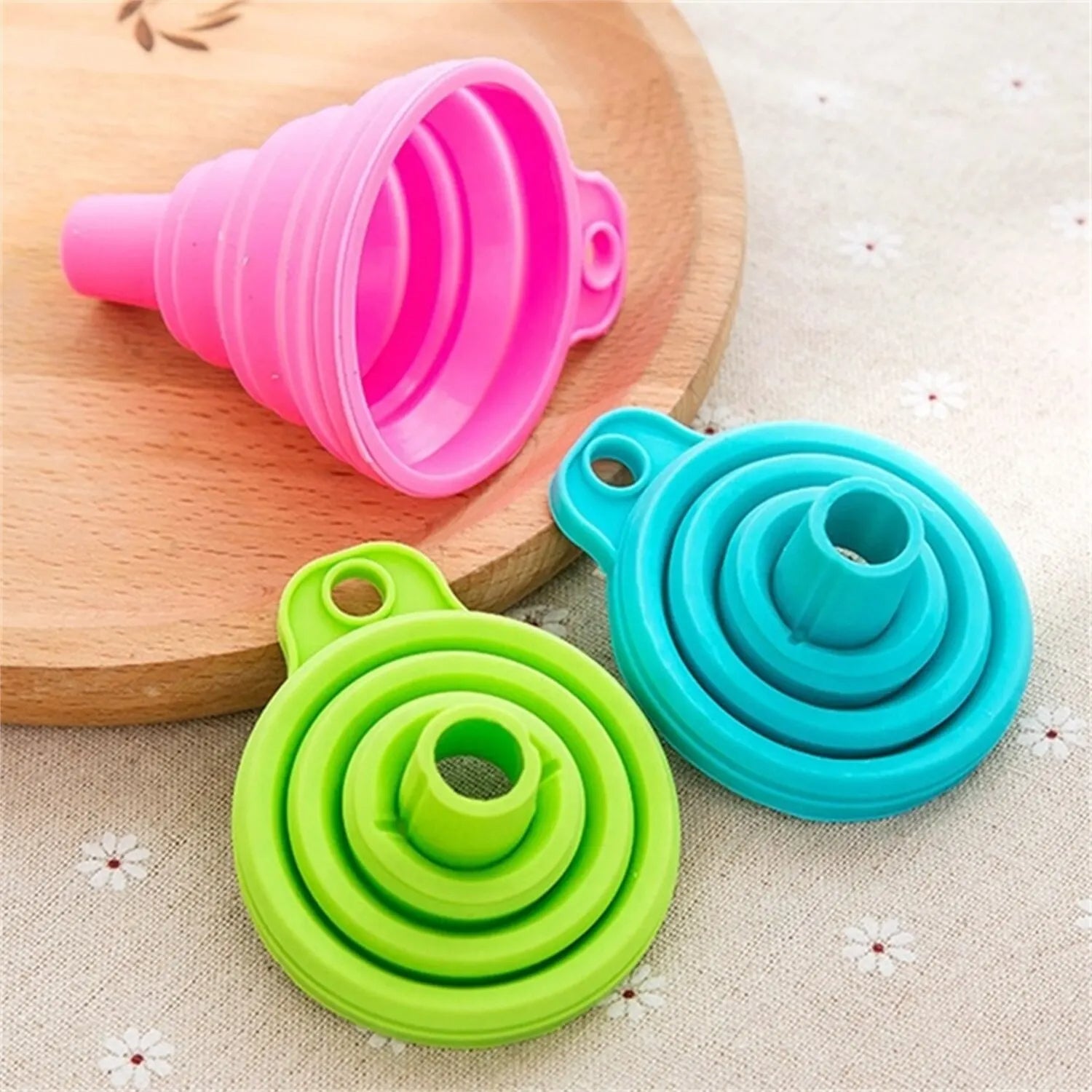 Foldable Silicone Funnel for Filling Water Bottles, Kitchen Funnel Set, Liquid Transfer Kitchen Accessories