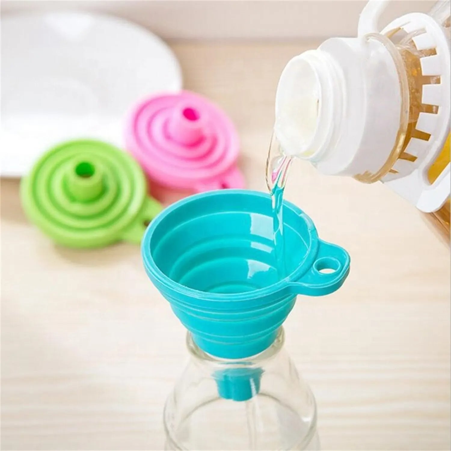 Foldable Silicone Funnel for Filling Water Bottles, Kitchen Funnel Set, Liquid Transfer Kitchen Accessories