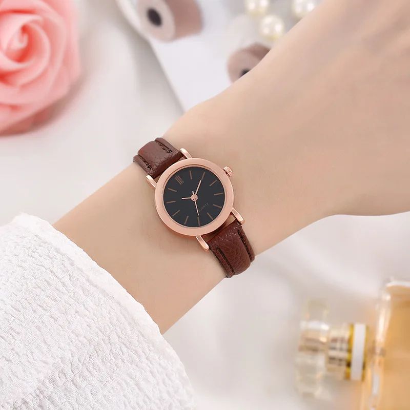 Elegant Retro Leather Strap Quartz Watch  Classic Casual Timepiece For Women  Men 1