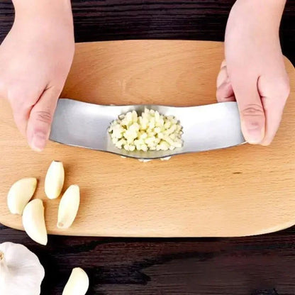 Stainless Steel Garlic Press Crusher  Manual Garlic Mincer For Cooking Fruit  Vegetable Chopping 2