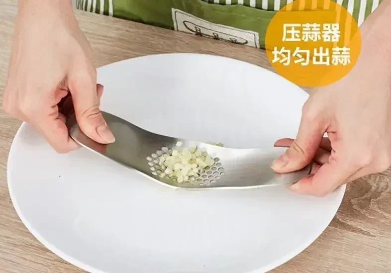 Stainless Steel Garlic Press Crusher  Manual Garlic Mincer For Cooking Fruit  Vegetable Chopping 7